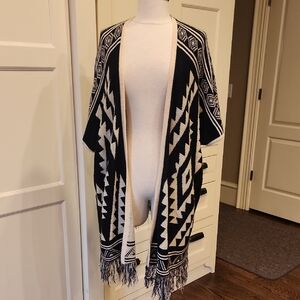 Full Tilt Black & Cream  Southwestern Aztec Knit Fringe Cardigan Poncho Medium
